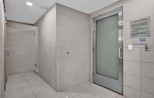 Building Photo - 5875 Collins Ave