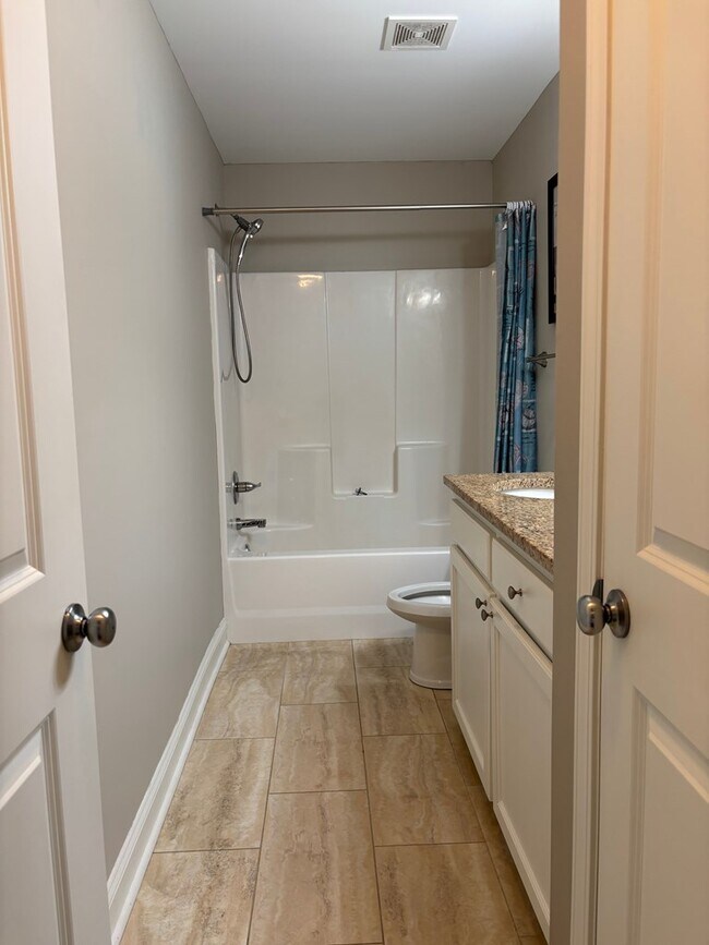 Building Photo - 531 Waterlily Dr