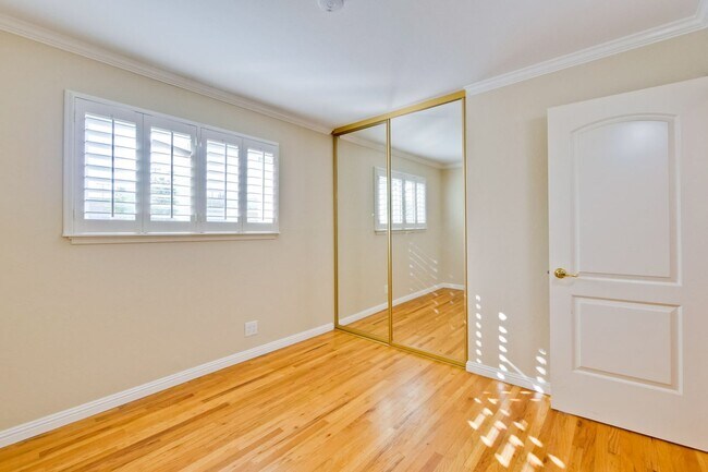 Building Photo - Stylish San Jose Home and Private Yard