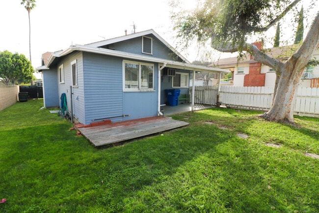 Building Photo - 26205 Oak St