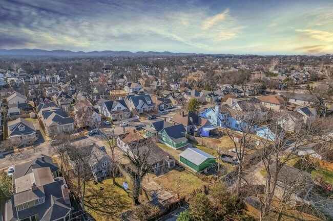 Building Photo - 908 Gilmore Ave