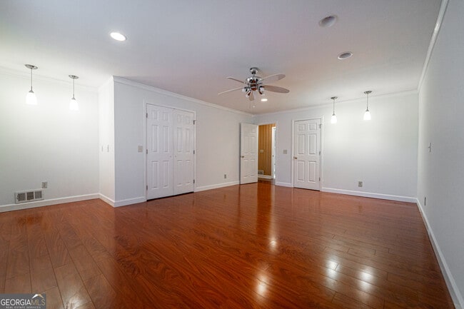 Building Photo - 3926 Clubland Dr