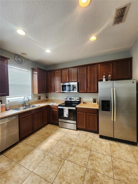 Building Photo - 13209 Silver Strand Falls Dr