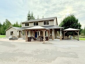 Building Photo - Beautiful house in Maple View Meadows.