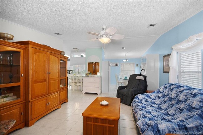 Building Photo - 7073 SE Birchwood Ln