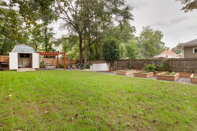 Building Photo - Beautiful 2bd/2ba Bungelow in Kirkwood wit...