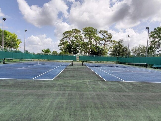 Building Photo - 697 Marlboro Oval