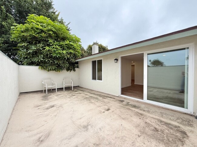 Building Photo - Spacious 5-Bedroom, 2-Bath Retreat in Quiet Oxnard Neighborhood