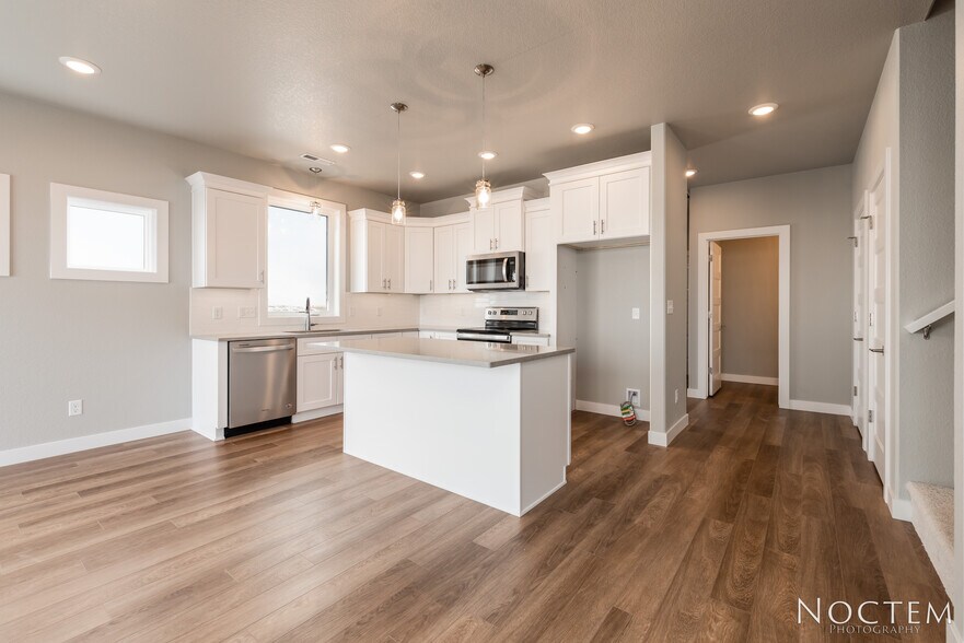 Building Photo - 5703 Iron Dr