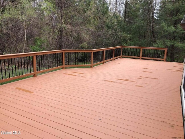 Building Photo - 7 Clearwater Ct