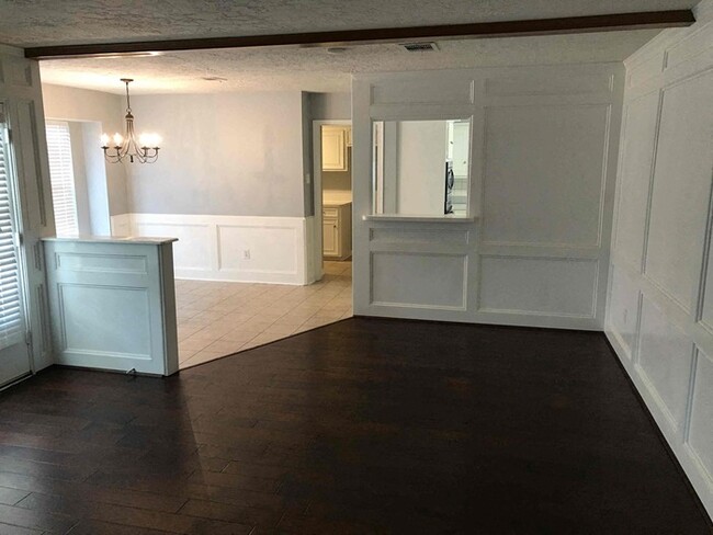 Building Photo - 11715 Parkriver Dr