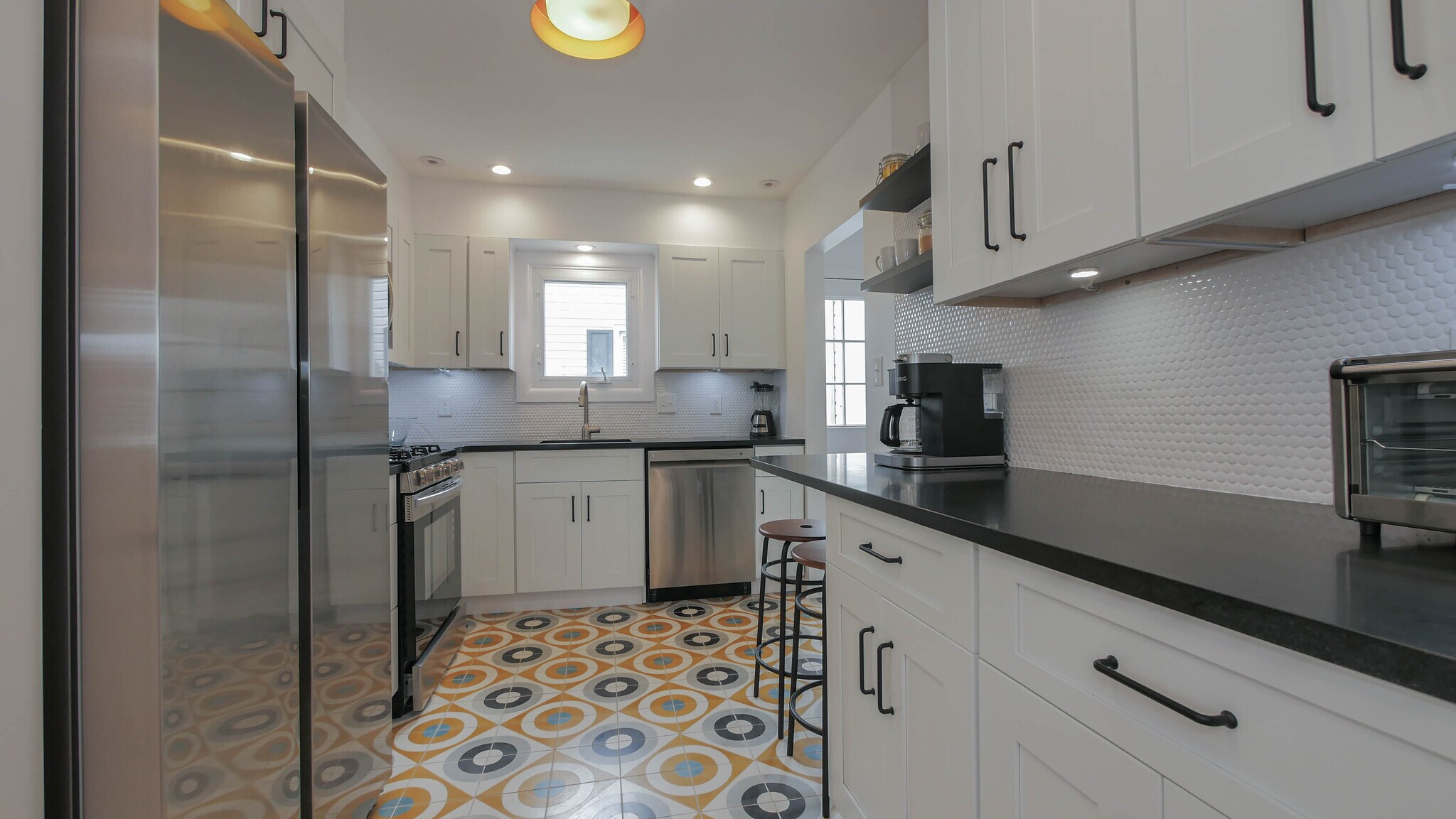 Building Photo - 12 N Delavan Ave