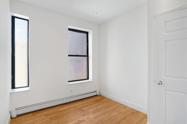 Building Photo - 125 W 106th St