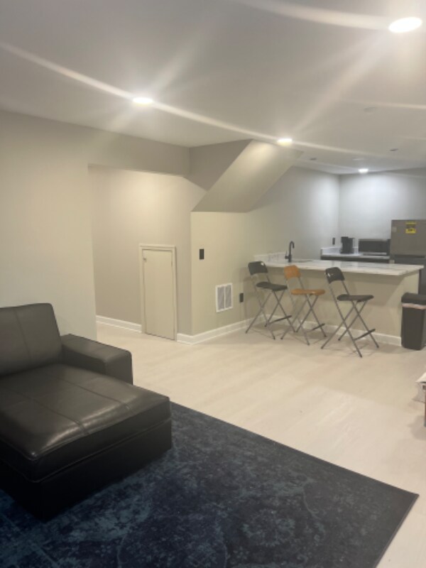 Building Photo - 1 Lakinhurst Ln