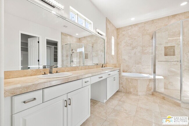 Building Photo - 4 Hillcrest Dr