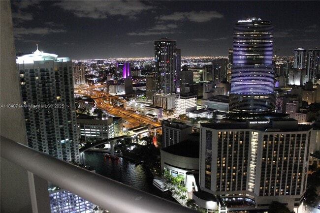 Building Photo - 485 Brickell Ave