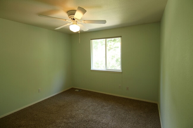 Building Photo - Beautiful Contemporary Townhome In SE Boise