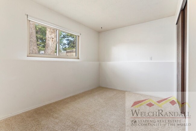 Building Photo - Cozy & Beautiful 4-Bed, 2-Bath Sandy Home ...
