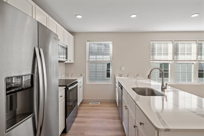 Building Photo - 61 Wainwright St