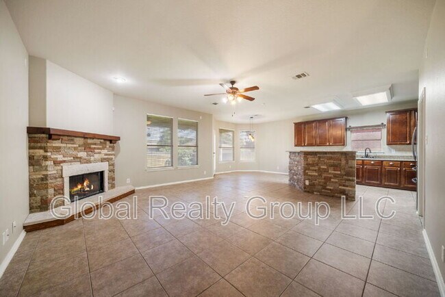 Building Photo - 2624 Cloverbrook Ln