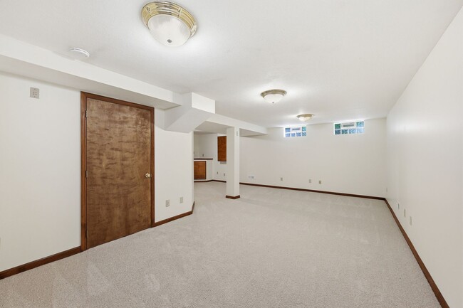 Building Photo - 7666 Windwood Dr