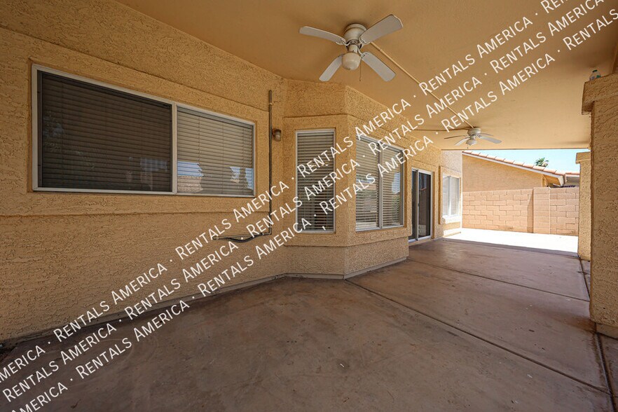 Building Photo - 2361 W Myrtle Dr