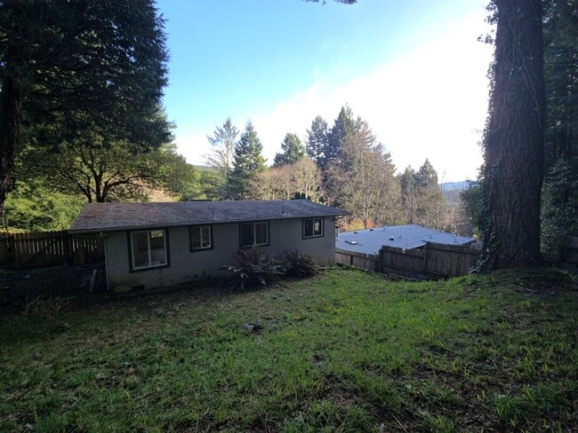 Building Photo - 3BD Sunny Brae home nestled in the Redwoods!