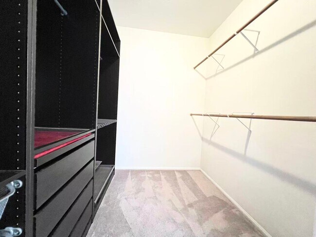 Building Photo - 930 Safe Sapphire Way