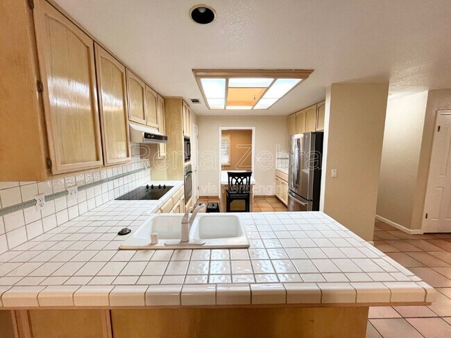 Building Photo - 1199 Paseo Verde Dr