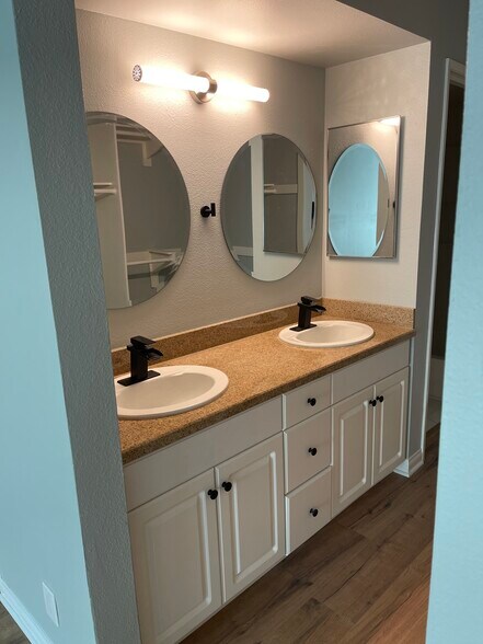 Primary sink - 5525 Canoga Ave