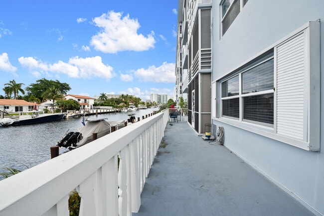 Building Photo - 2829 NE 33rd Ct