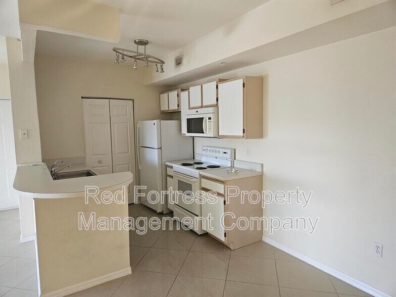 Building Photo - 6360 Aragon Way