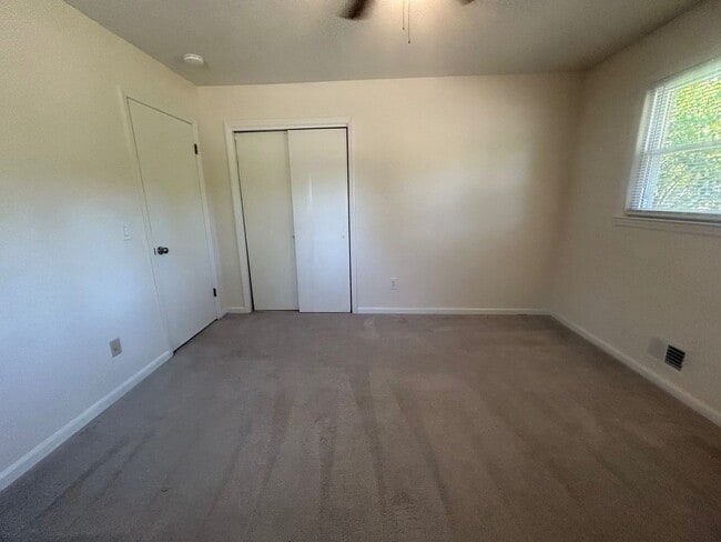 Building Photo - 1015 Walters Ln