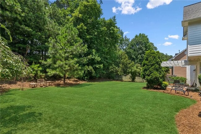Building Photo - 805 Yosemite Dr NW