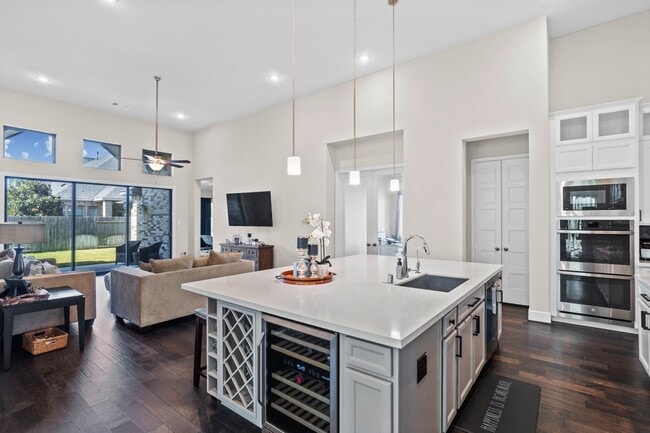 Building Photo - 2210 Bristlegrass Dr