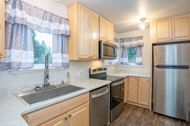 Building Photo - Prime Fircrest Location — Comfortable 2-Bedroom Home for Rent