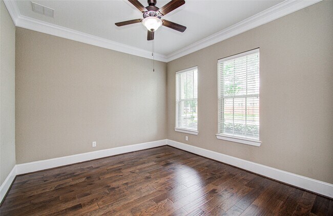 Building Photo - 2403 Orchard Way