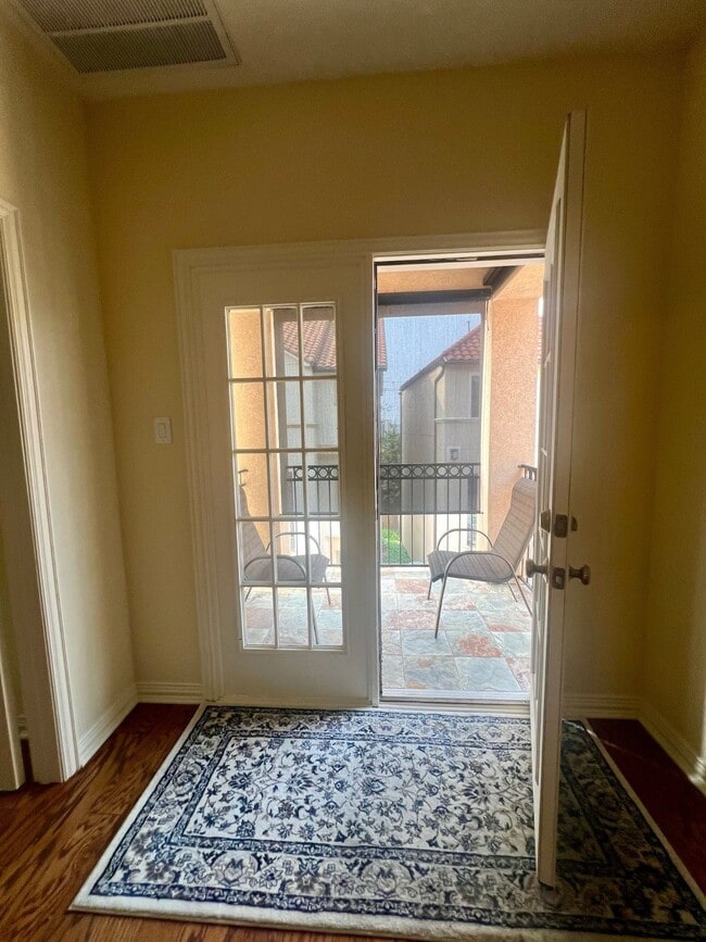 Building Photo - 7143 Laguna Villas