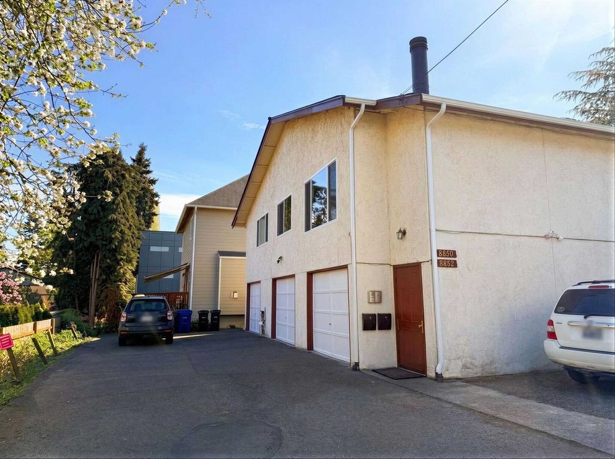 Building Photo - 8850 Interlake Ave N