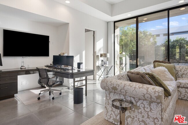 Building Photo - 6 Rocky Ln