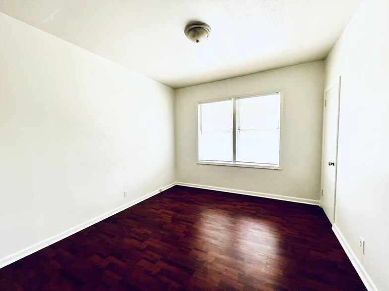 Building Photo - 307 Woodbine St