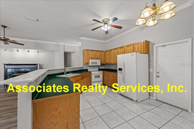 Building Photo - Turkey Creek-Three Bedroom - Two Bath 1560 sf