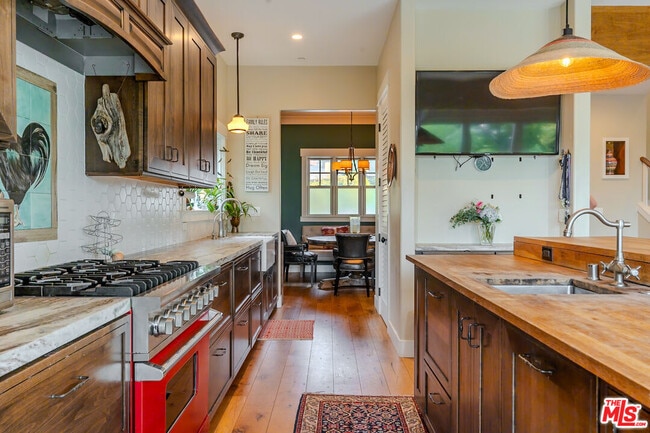 Building Photo - 5903 Tellefson Rd