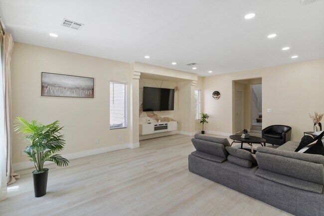 Building Photo - 8867 W Oquendo Rd