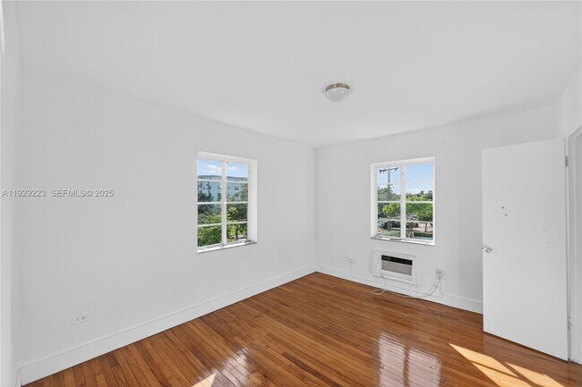 Building Photo - 1135 Marseille Dr