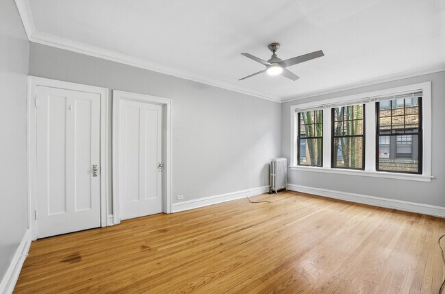 Building Photo - 2336 W Addison St