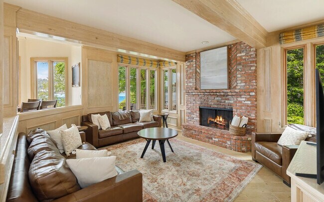 Building Photo - 6408 E Mercer Way