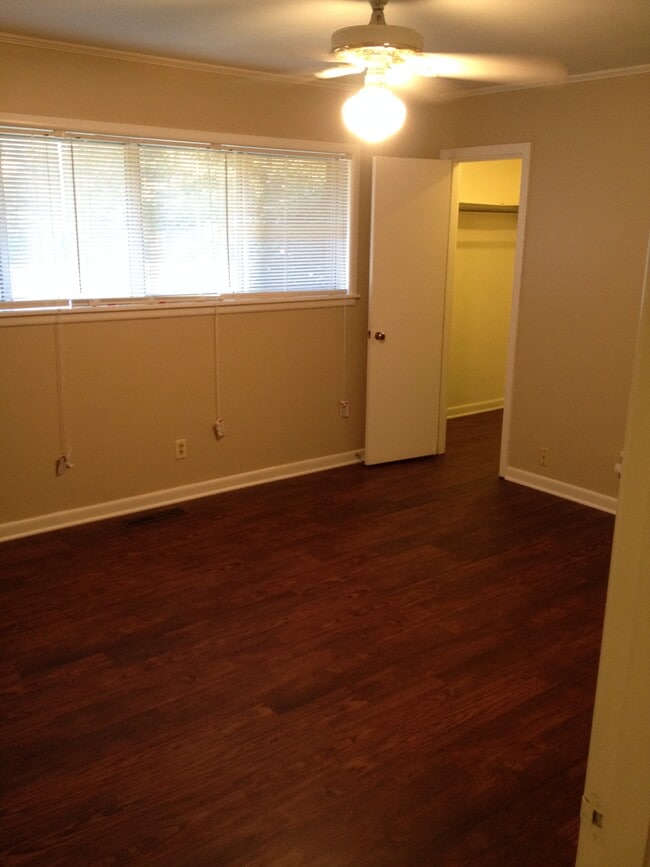 Building Photo - 2101 Smallwood Dr