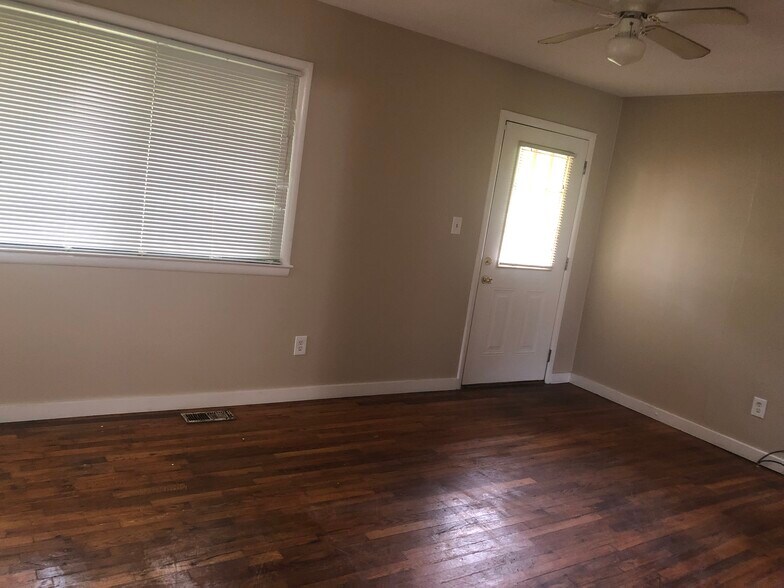 Building Photo - 3702 Ivanhoe Ave