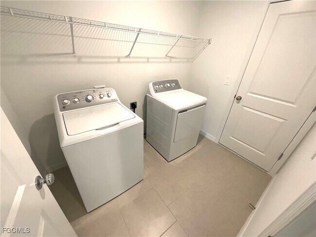 Building Photo - 11961 Savanna Lks Blvd